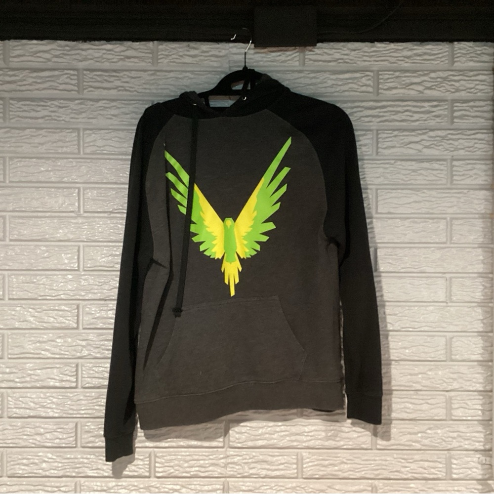 Maverick by Logan Paul Hoodie Big Logo Long Sleeve Gray Men’s XS